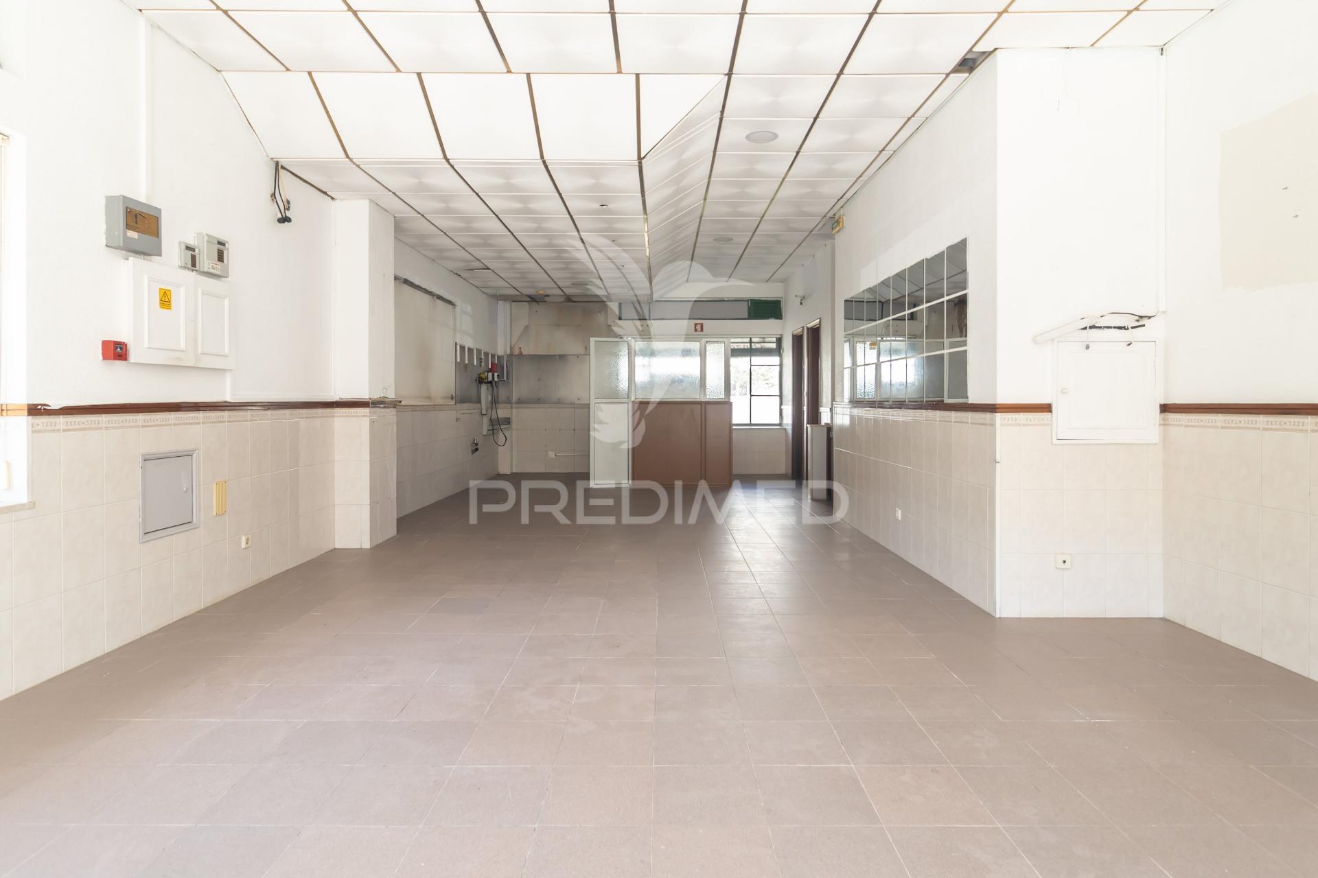 Loja para restauração c/ 114m2 c/ cave - santo andré. barreiro.