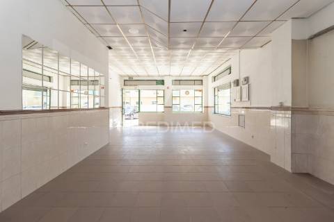 Loja para restauração c/ 114m2 c/ cave - santo andré. barreiro.
