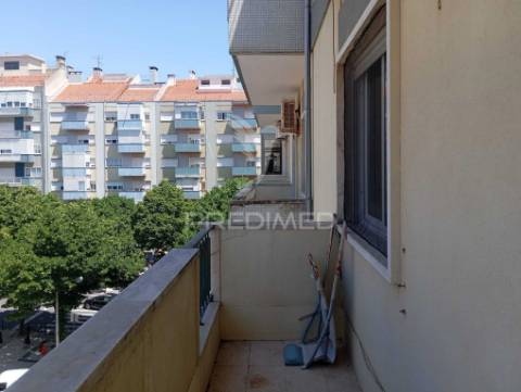 Apartamento lisboa benfica t3 com 2 wc e varanda