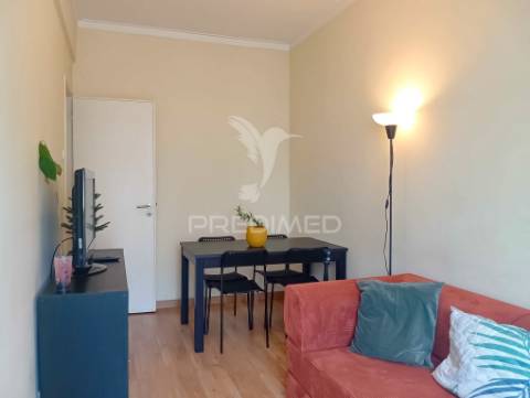 Apartamento lisboa benfica t3 com 2 wc e varanda