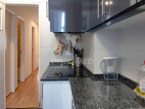 Apartamento lisboa benfica t3 com 2 wc e varanda