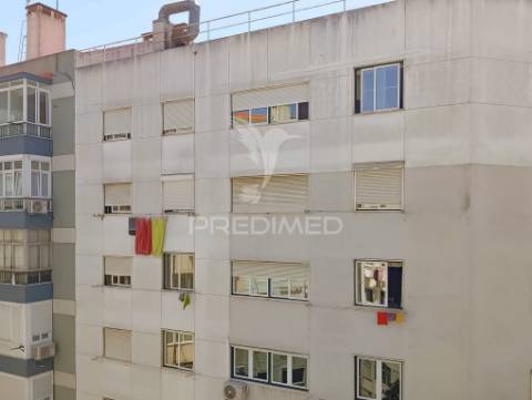 Apartamento lisboa benfica t3 com 2 wc e varanda