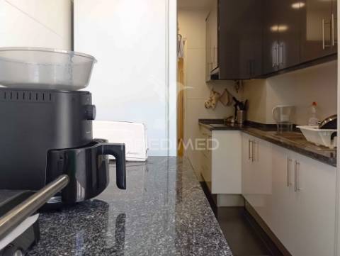 Apartamento lisboa benfica t3 com 2 wc e varanda