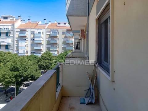 Apartamento lisboa benfica t3 com 2 wc e varanda