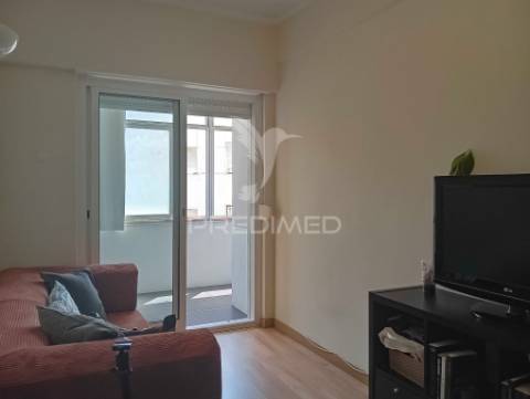Apartamento lisboa benfica t3 com 2 wc e varanda