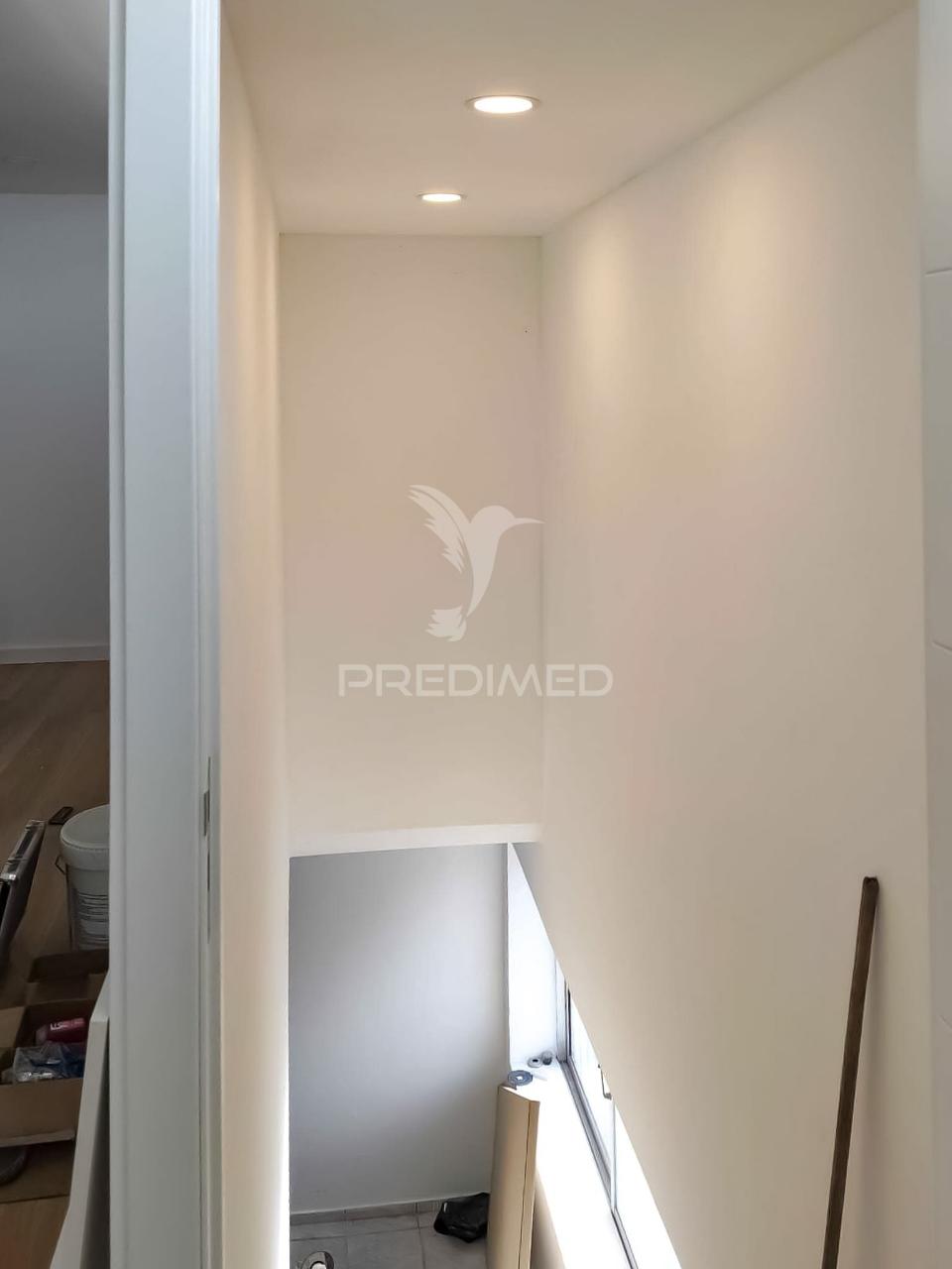 T2+1 moderno, mobilado e equipado | design contemporâneo e pronto a habitar