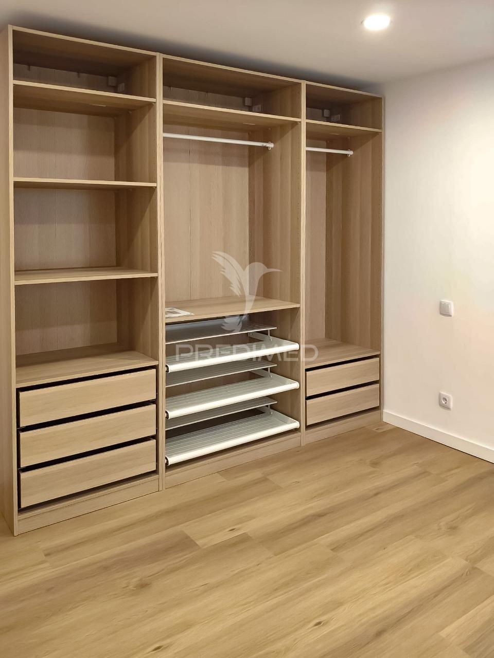T2+1 moderno, mobilado e equipado | design contemporâneo e pronto a habitar
