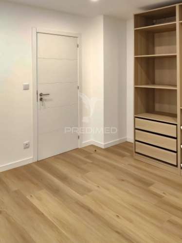 T2+1 moderno, mobilado e equipado | design contemporâneo e pronto a habitar