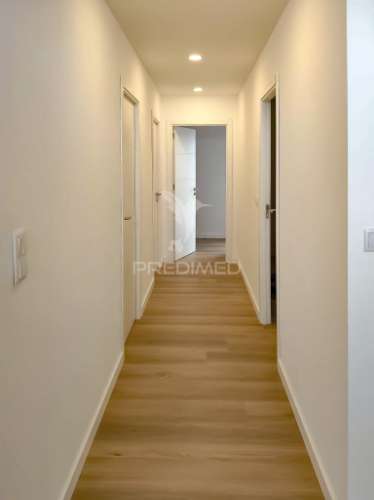 T2+1 moderno, mobilado e equipado | design contemporâneo e pronto a habitar