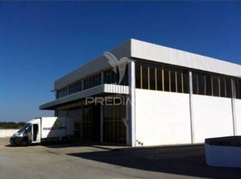 Armazém industrial com rentabilidade em santiago do cacém