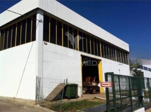 Armazém industrial com rentabilidade em santiago do cacém
