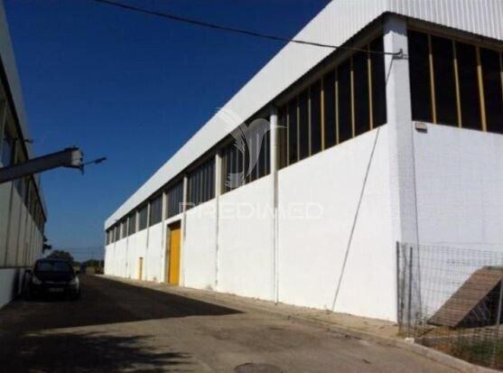 Armazém industrial com rentabilidade em santiago do cacém
