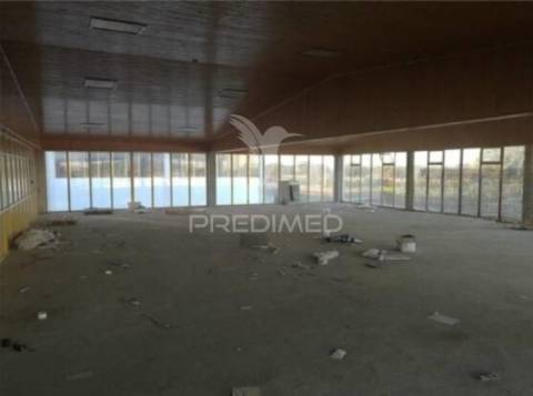 Armazém industrial com rentabilidade em santiago do cacém