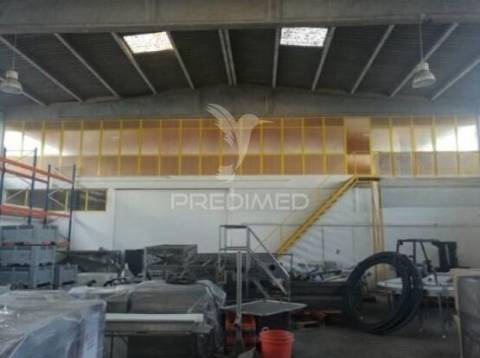 Armazém industrial com rentabilidade em santiago do cacém