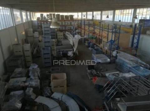 Armazém industrial com rentabilidade em santiago do cacém
