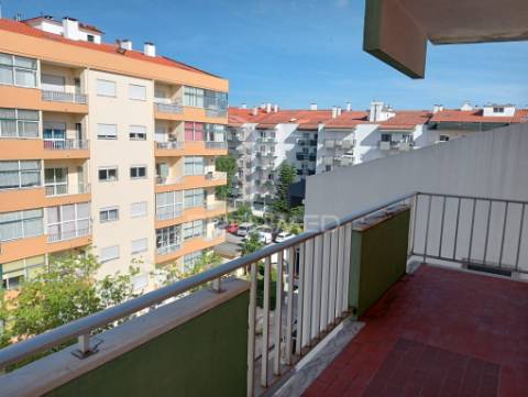 Apartamento t3 totalmente remodelado - quinta da alçada, rua pedro álvares cabral, leiria