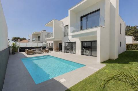 Moradia 4 suites, aroeira