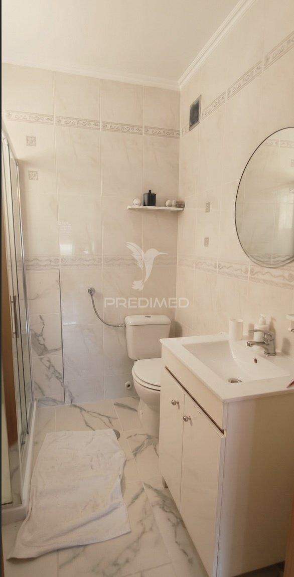 Excelente apartamento t4 com vista panorâmica e acessos premium – santo antónio da charneca, barreiro