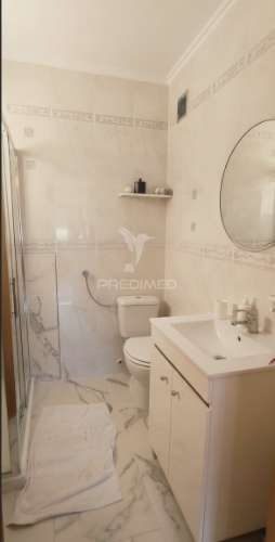 Excelente apartamento t4 com vista panorâmica e acessos premium – santo antónio da charneca, barreiro