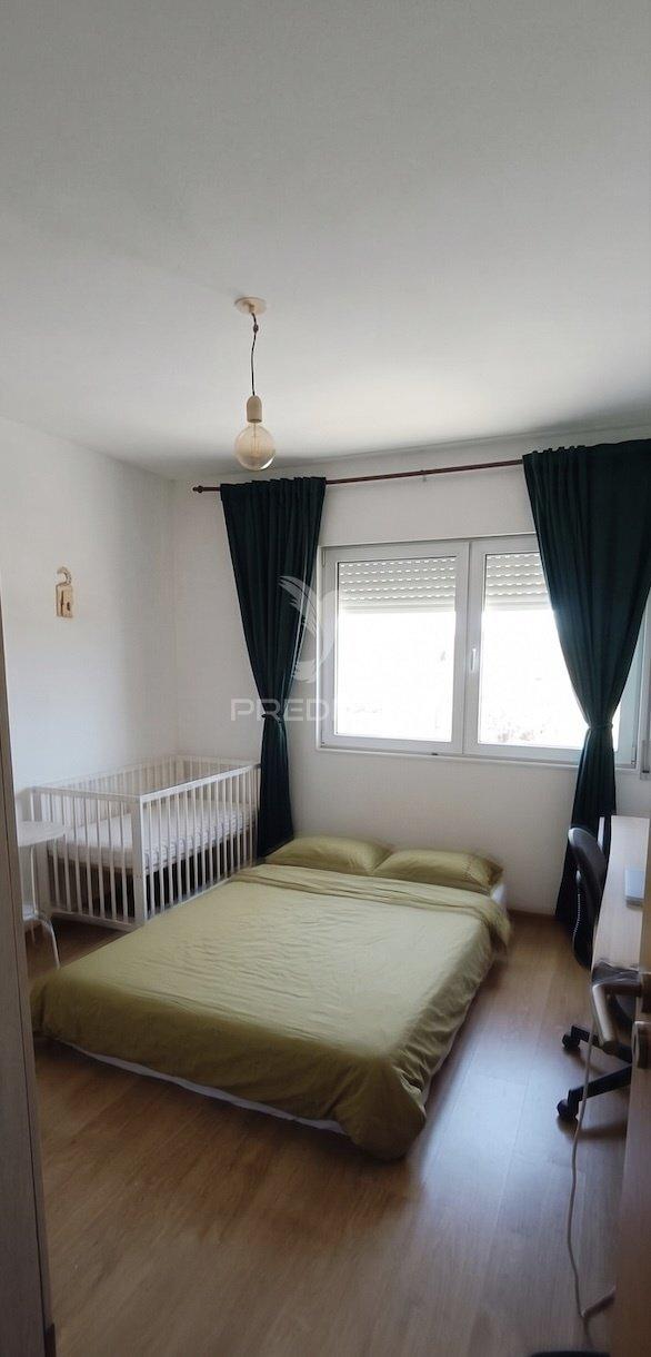 Excelente apartamento t4 com vista panorâmica e acessos premium – santo antónio da charneca, barreiro