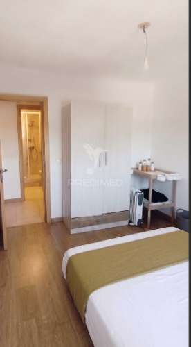 Excelente apartamento t4 com vista panorâmica e acessos premium – santo antónio da charneca, barreiro