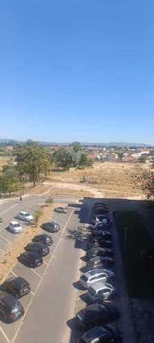 Excelente apartamento t4 com vista panorâmica e acessos premium – santo antónio da charneca, barreiro