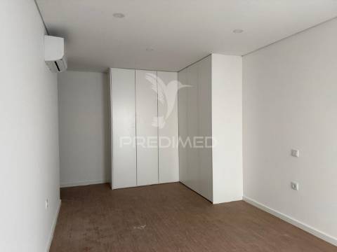 Apartamento t2 duplex novo com amplo terraço na cobertura | esgueira, aveiro