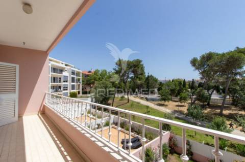 T3 remodelado com garagem box na costa da guia, cascais