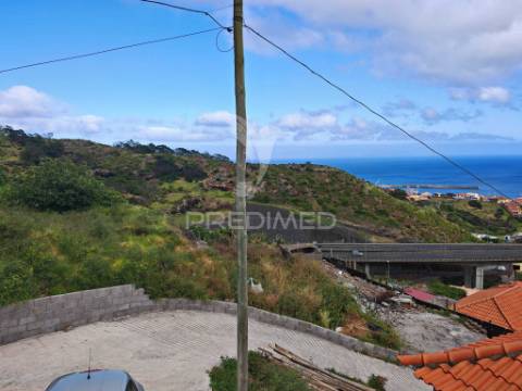 Andar de moradia t2 + sótão | caniçal