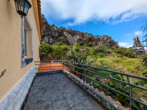 Andar de moradia t2 + sótão | caniçal