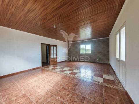 Andar de moradia t2 + sótão | caniçal