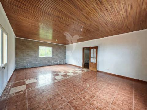 Andar de moradia t2 + sótão | caniçal