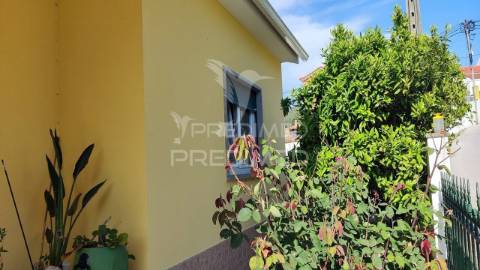 Freiria. torres vedras – moradia t3+2 remodelada com vista desafogada
