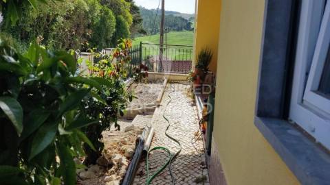 Freiria. torres vedras – moradia t3+2 remodelada com vista desafogada
