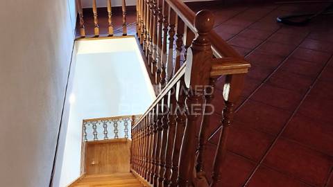 Freiria. torres vedras – moradia t3+2 remodelada com vista desafogada