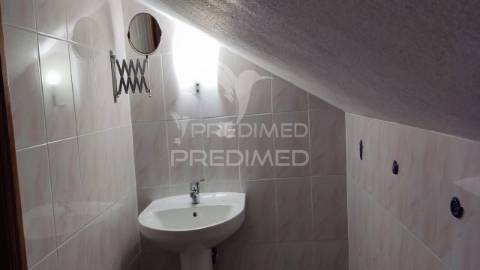 Freiria. torres vedras – moradia t3+2 remodelada com vista desafogada