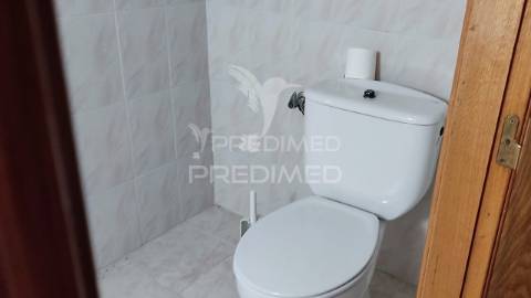 Freiria. torres vedras – moradia t3+2 remodelada com vista desafogada