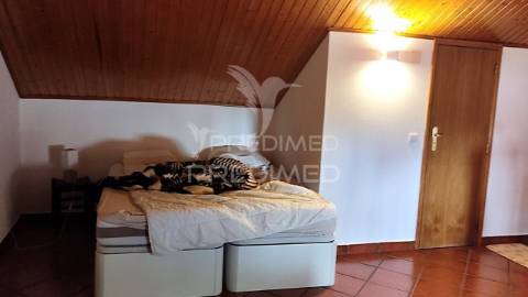 Freiria. torres vedras – moradia t3+2 remodelada com vista desafogada