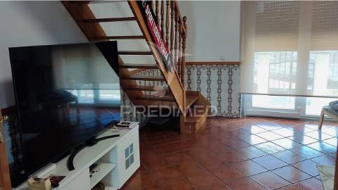 Freiria. torres vedras – moradia t3+2 remodelada com vista desafogada