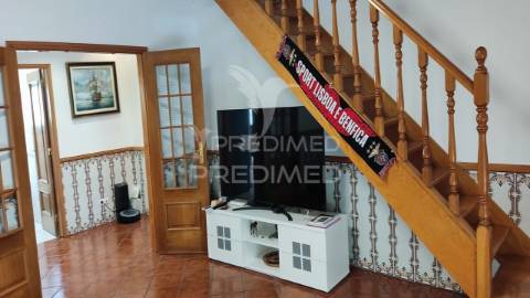 Freiria. torres vedras – moradia t3+2 remodelada com vista desafogada