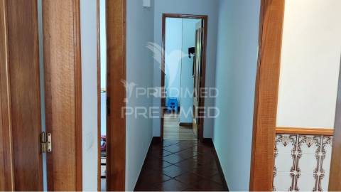 Freiria. torres vedras – moradia t3+2 remodelada com vista desafogada