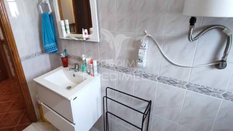 Freiria. torres vedras – moradia t3+2 remodelada com vista desafogada