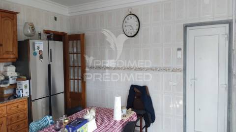 Freiria. torres vedras – moradia t3+2 remodelada com vista desafogada