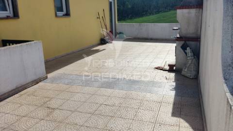 Freiria. torres vedras – moradia t3+2 remodelada com vista desafogada