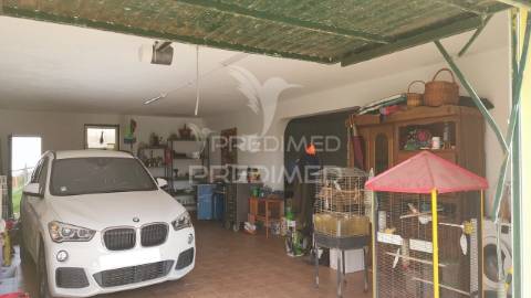 Freiria. torres vedras – moradia t3+2 remodelada com vista desafogada