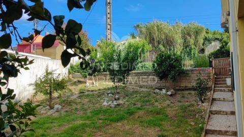 Freiria. torres vedras – moradia t3+2 remodelada com vista desafogada