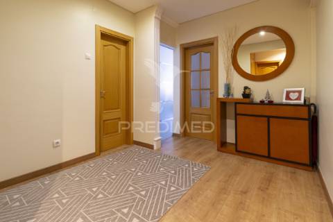Apartamento t3 c/ varanda