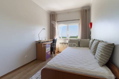 Apartamento t3 c/ varanda