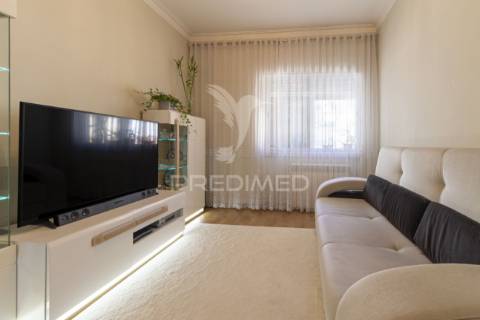 Apartamento t3 c/ varanda