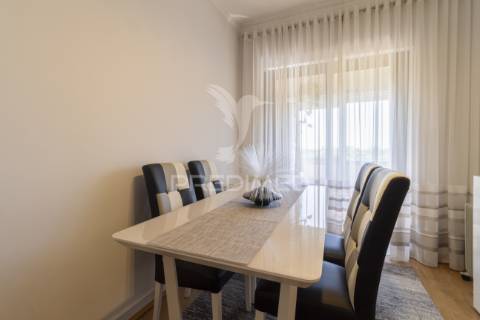 Apartamento t3 c/ varanda